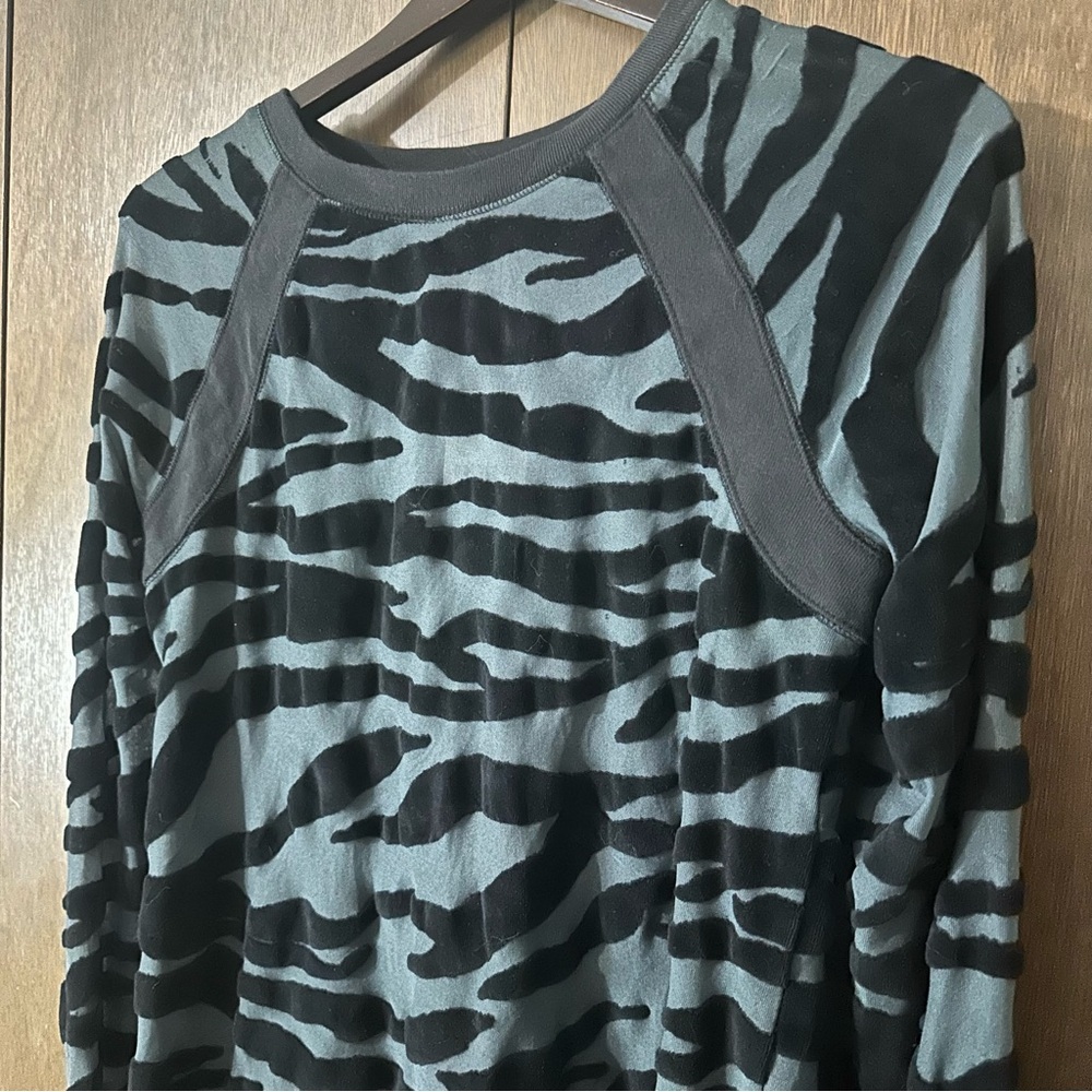 We The Free So Lush Layering Top Black & Gray Animal Print Long Sleeve XL NWT - Picture 6 of 13